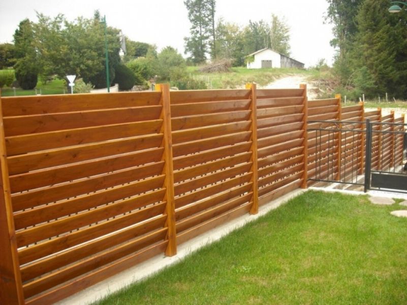 Забор недорого от производителя в спб. Деревянный забор. Деревянные заборы для частного. Красивый деревянный забор. Забор деревянный горизонтальный.